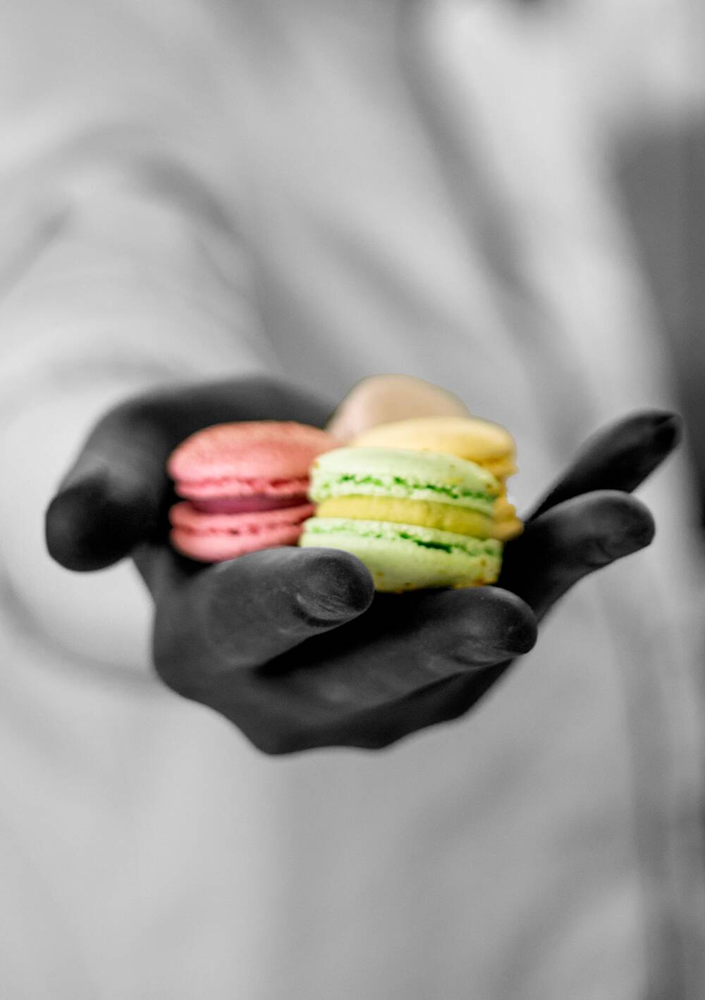 Macarons Hand
